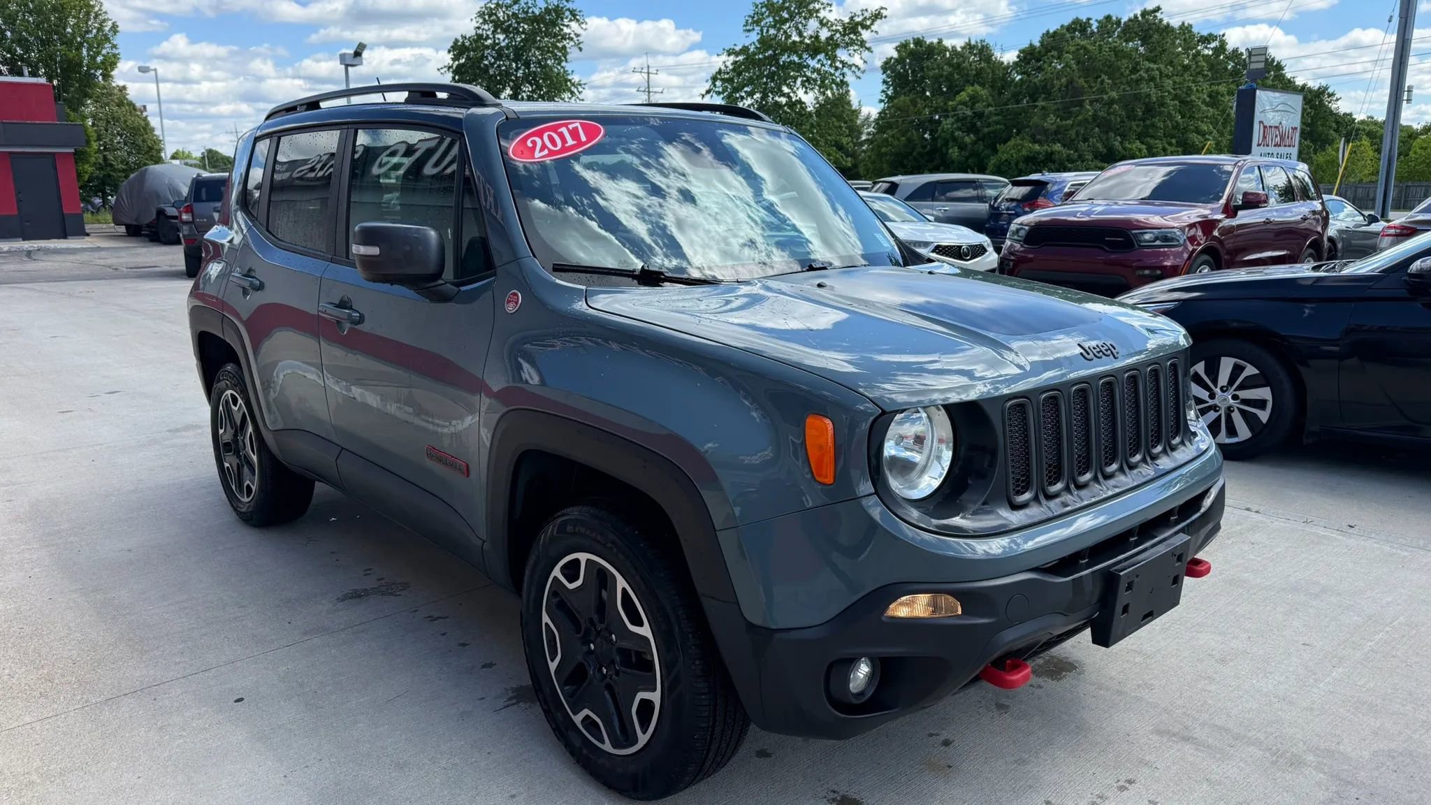 Used 2017 Jeep Renegade Trailhawk w/ Premium Trailhawk Package AWD/4WD image 2