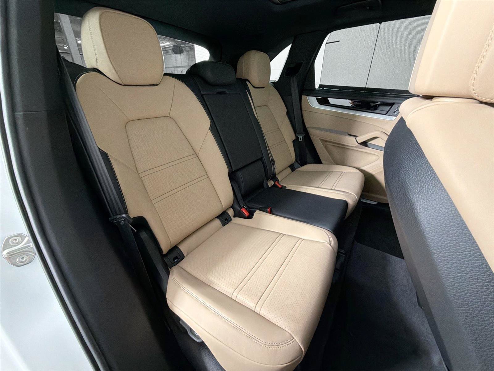 Certified 2026 Porsche Cayenne AWD/4WD image 26