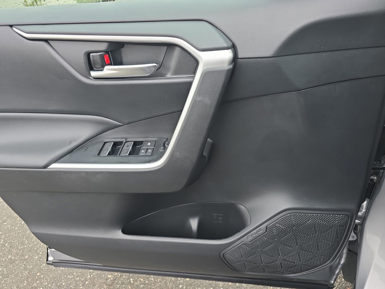 Used 2022 Toyota RAV4 XLE image 31