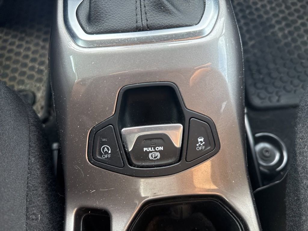 Used 2022 Jeep Renegade Limited image 31