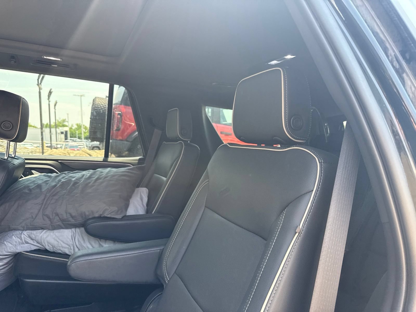 Used 2023 GMC Yukon SLT w/ SLT Luxury Package RWD image 11