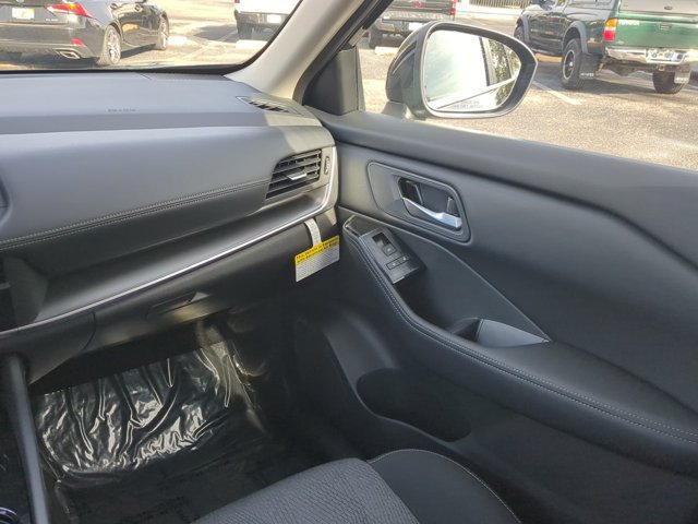 Certified 2026 Nissan Rogue SV FWD image 17