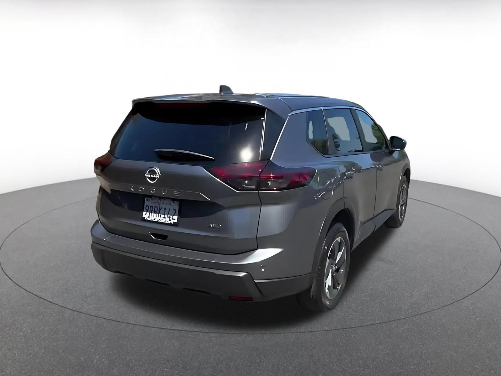 Used 2025 Nissan Rogue SV AWD/4WD image 14