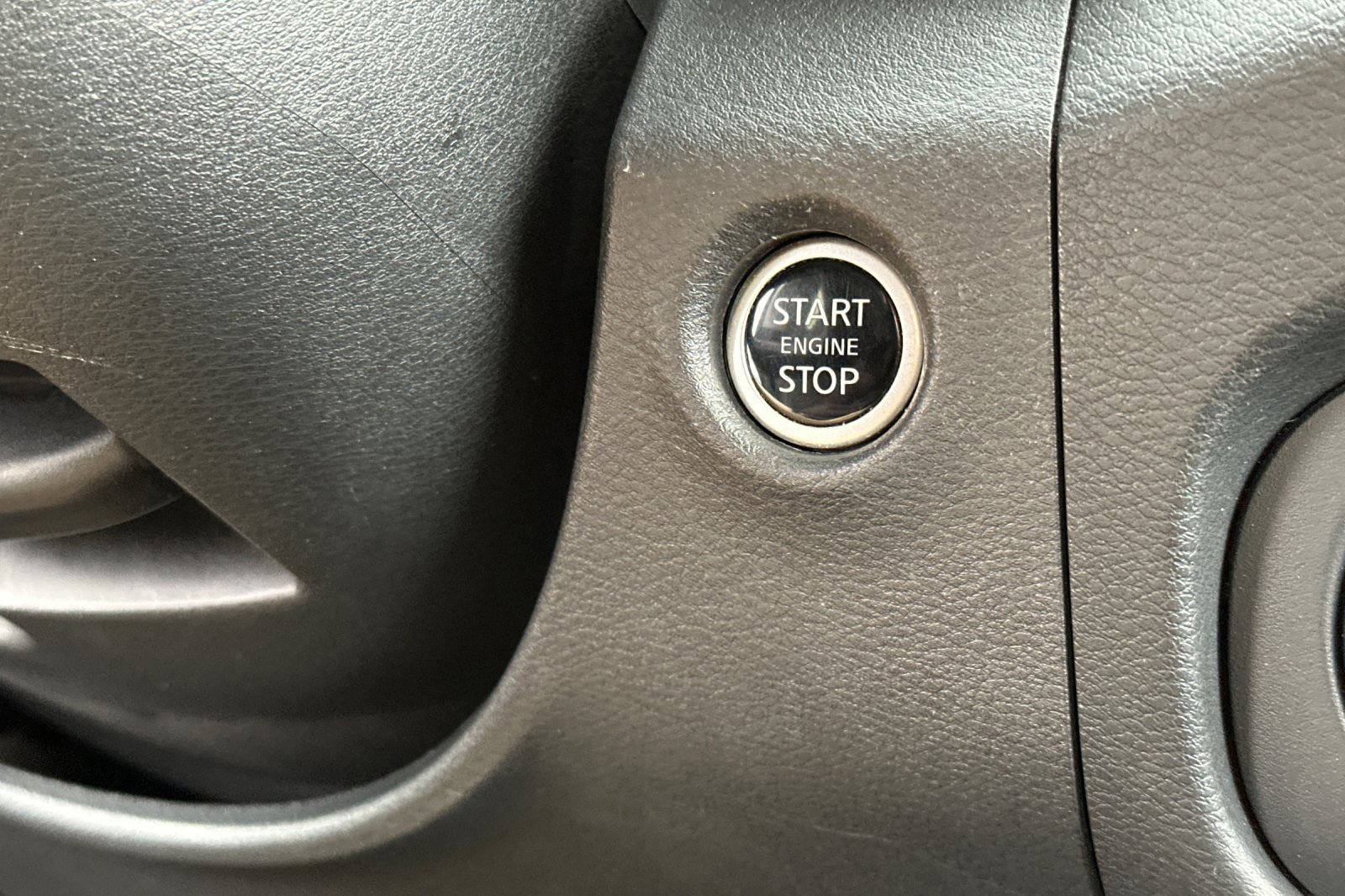 Used 2022 Nissan Frontier SV image 21