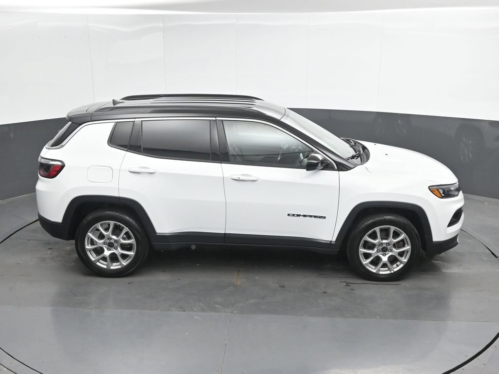 Used 2025 Jeep Compass Limited AWD/4WD image 32