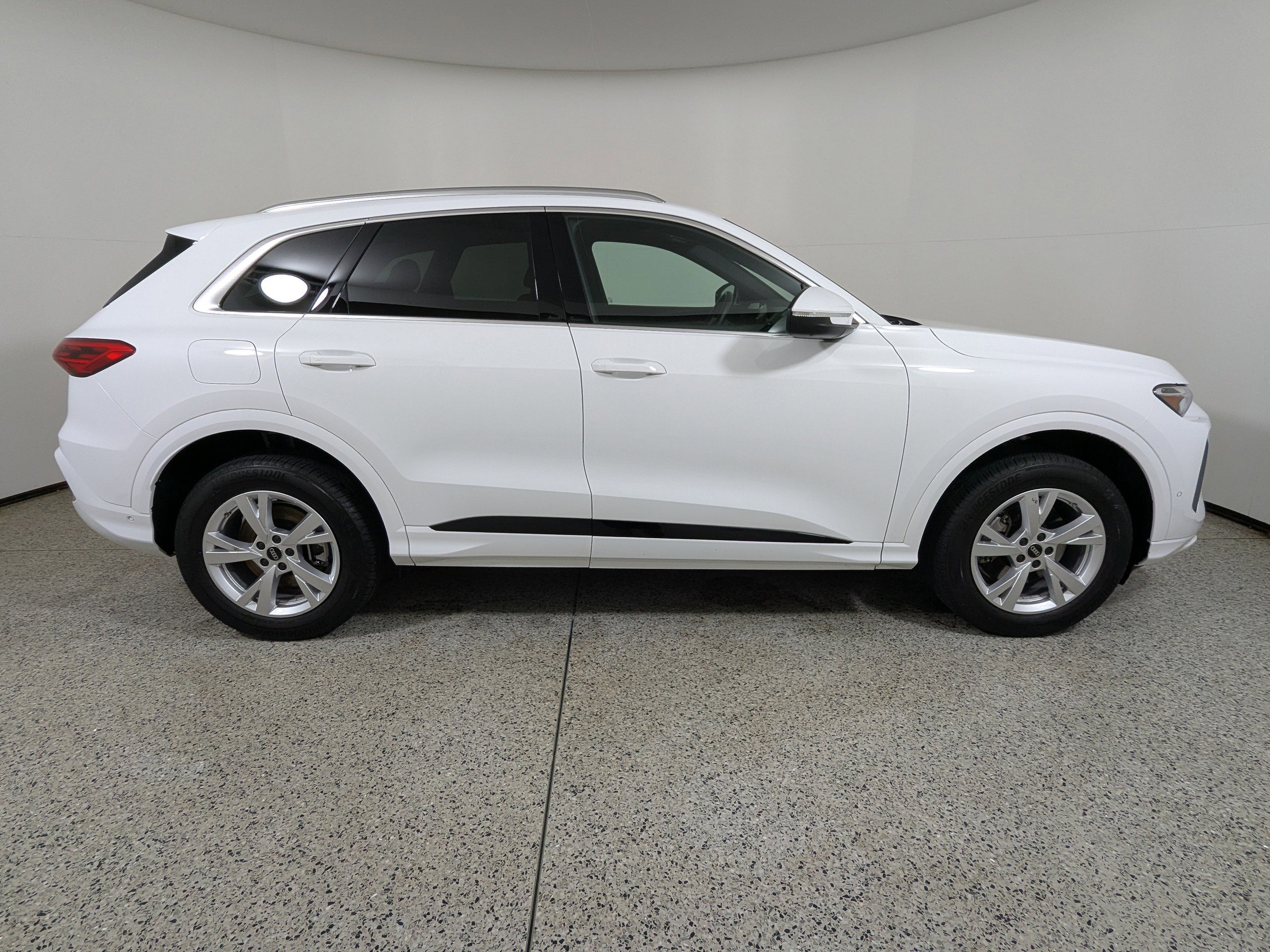 Certified 2025 Audi Q5 Premium w/ Convenience Package image 8