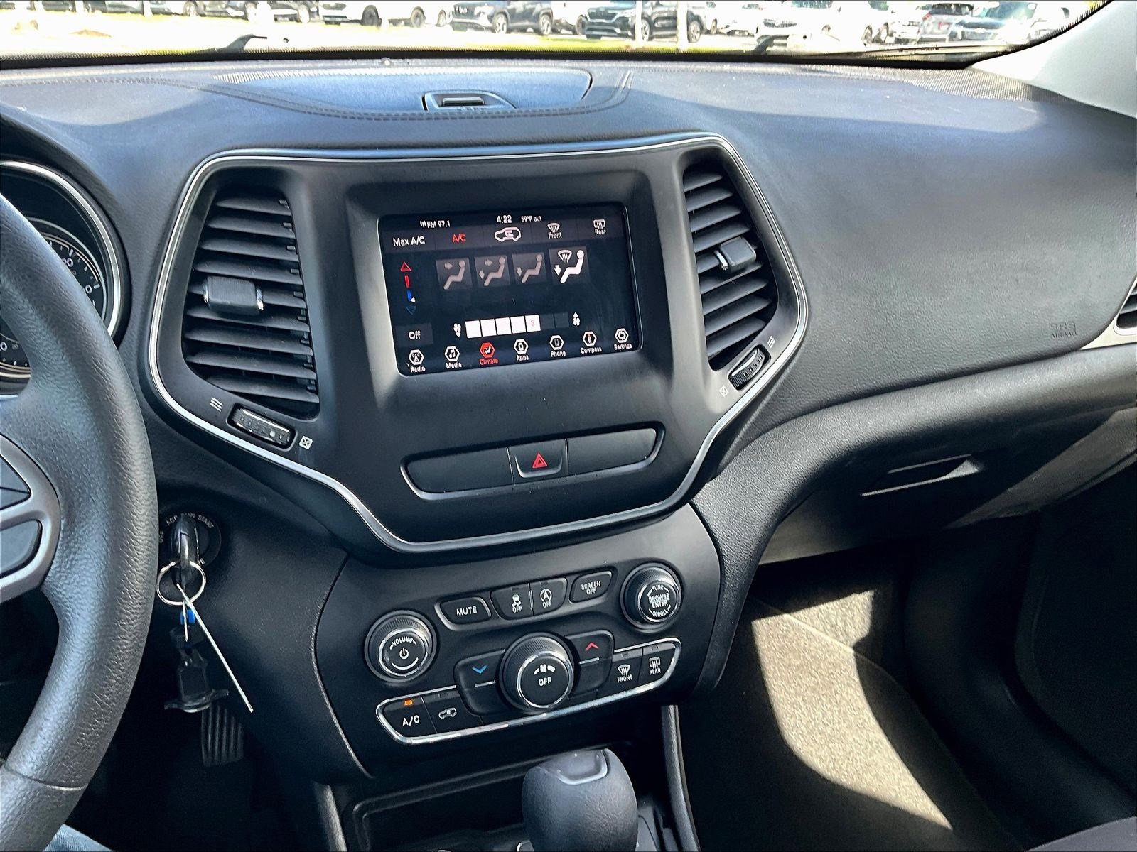Used 2019 Jeep Cherokee Latitude w/ Popular Appearance Group AWD/4WD image 15