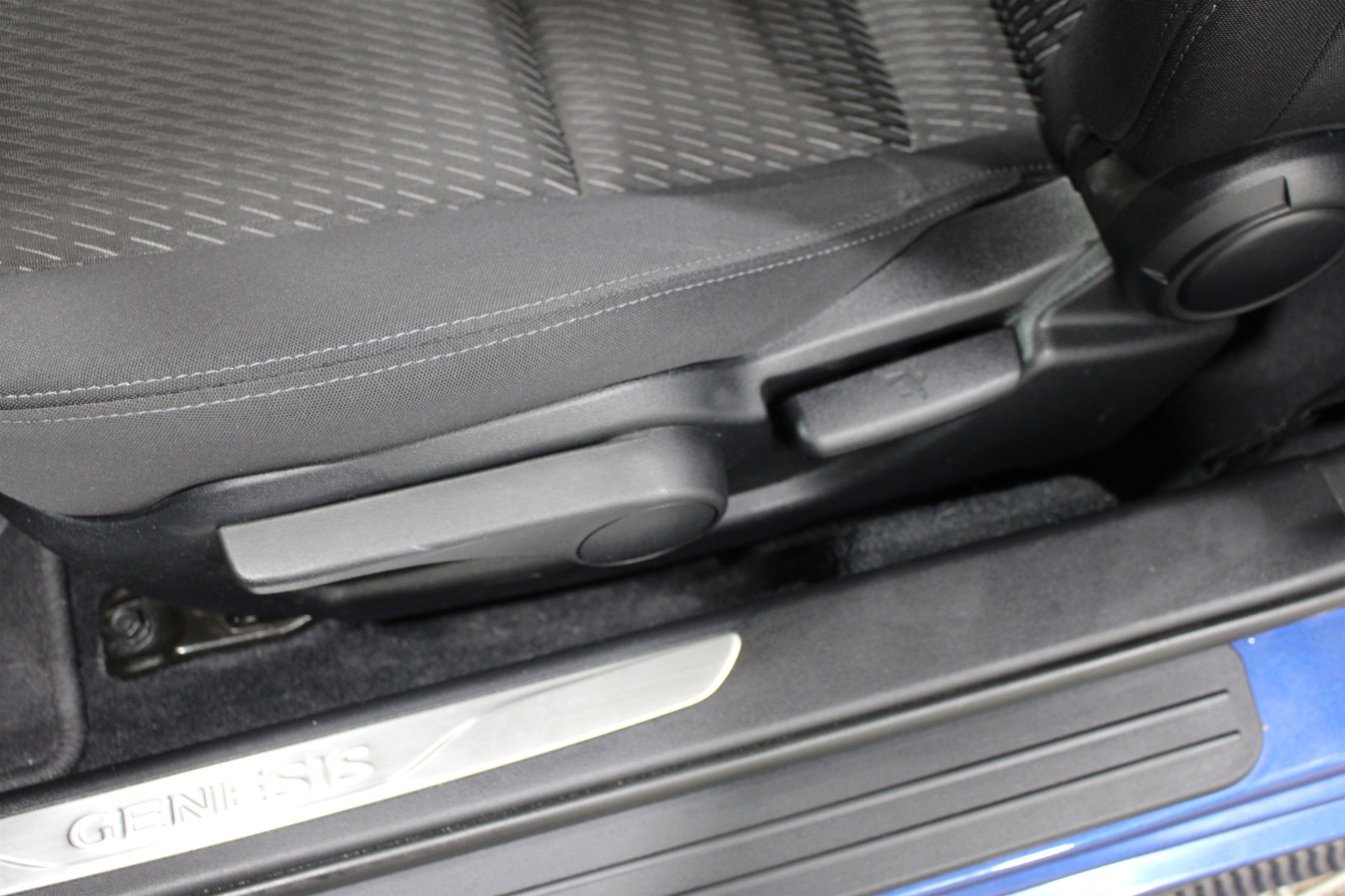 Used 2015 Hyundai Genesis 3.8 RWD image 5