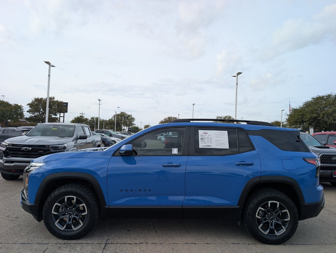 Used 2026 Chevrolet Equinox ACTIV w/ Convenience Package III AWD/4WD image 3