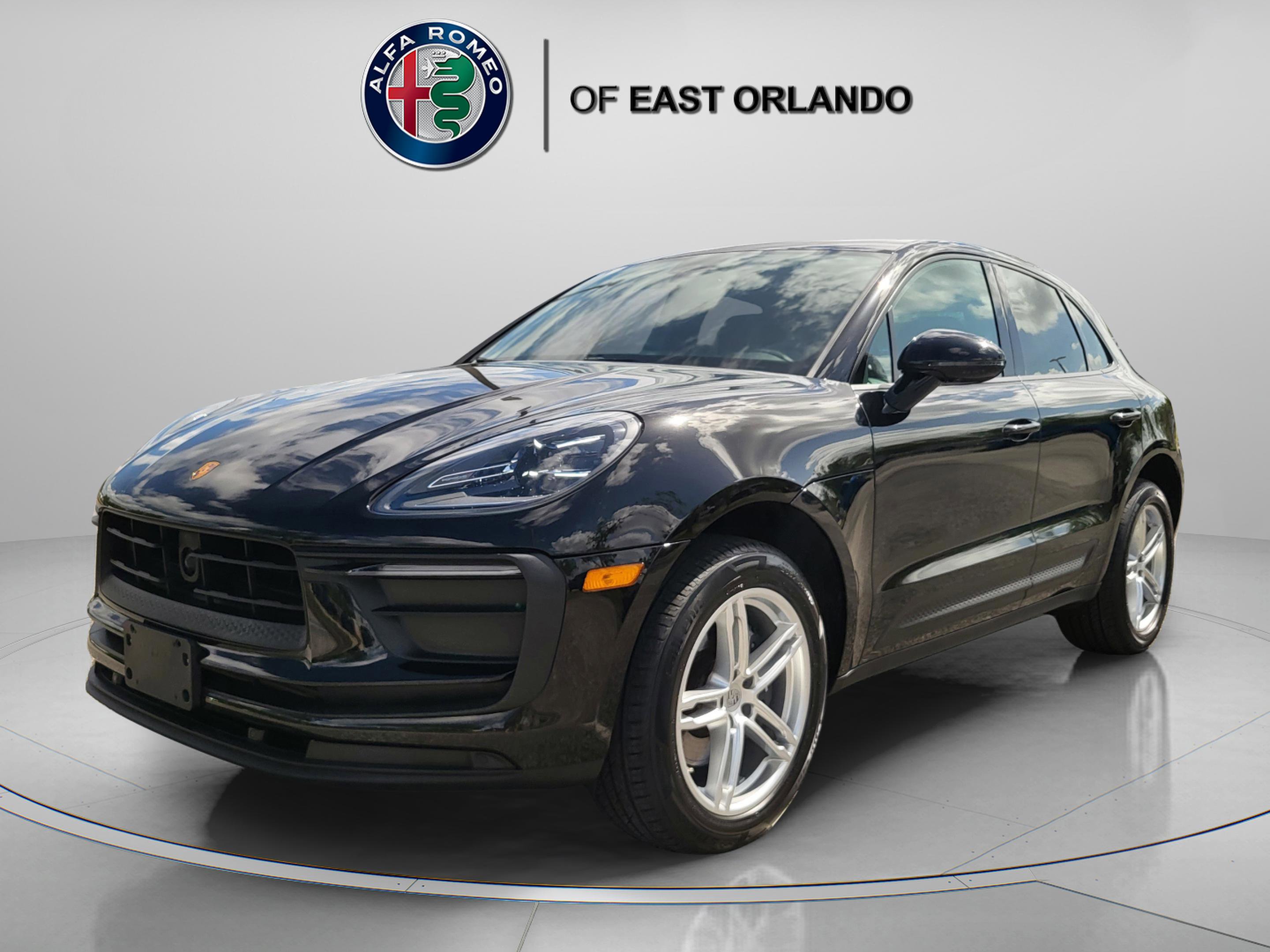 Used 2023 Porsche Macan AWD/4WD image 3