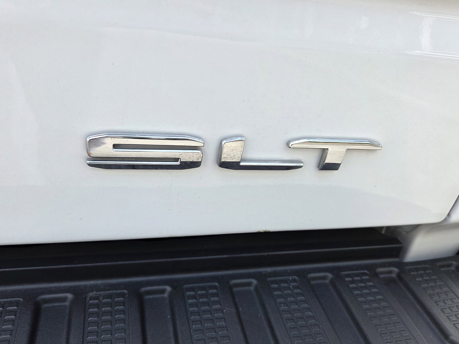 Used 2024 GMC Sierra 1500 SLT w/ SLT Premium Plus Package AWD/4WD image 17