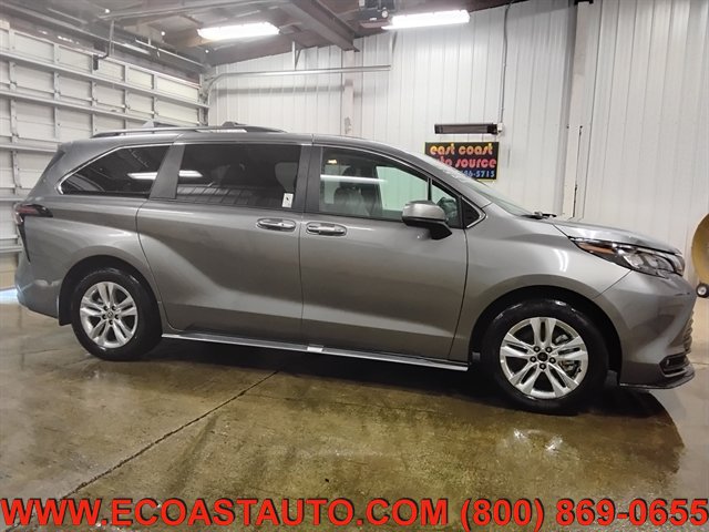 Used 2026 Toyota Sienna XLE AWD/4WD image 2