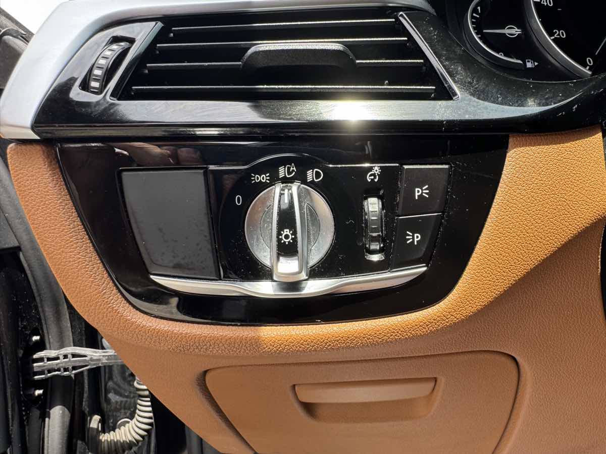 Used 2019 BMW 530i xDrive w/ Luxury Package AWD/4WD image 10