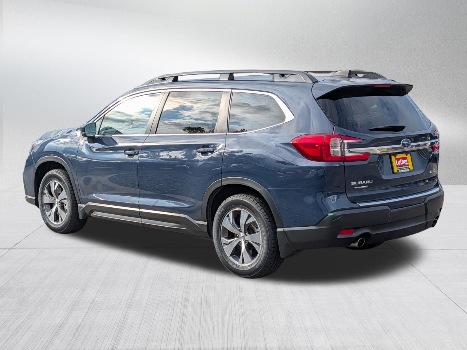 Used 2024 Subaru Ascent Premium w/ Convenience Package AWD/4WD image 5
