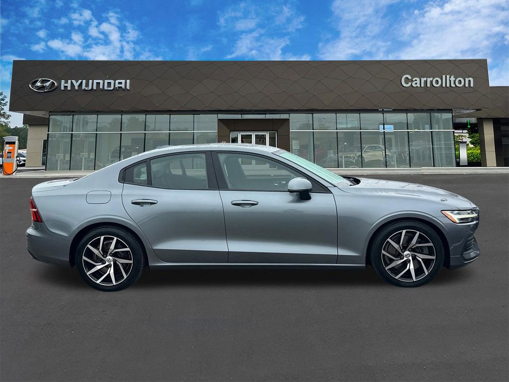 Used 2019 Volvo S60 T6 Momentum w/ Premium Package image 4