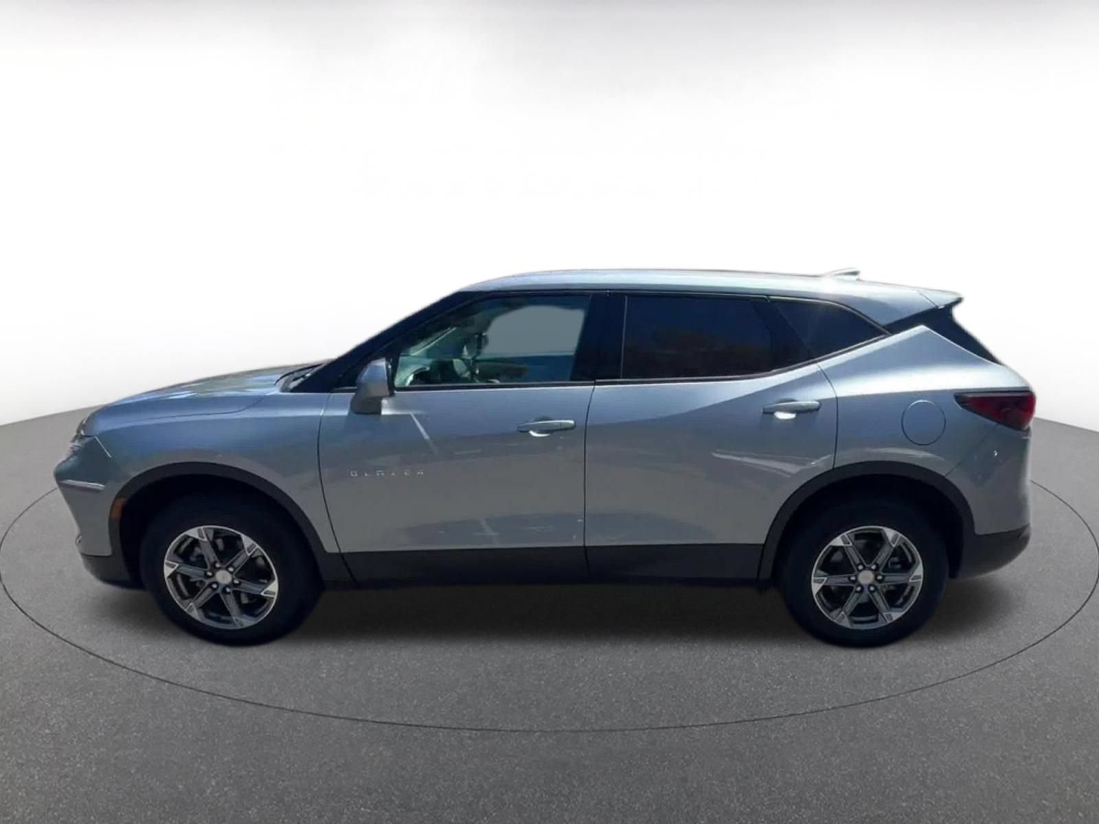 Used 2026 Chevrolet Blazer LT FWD image 9