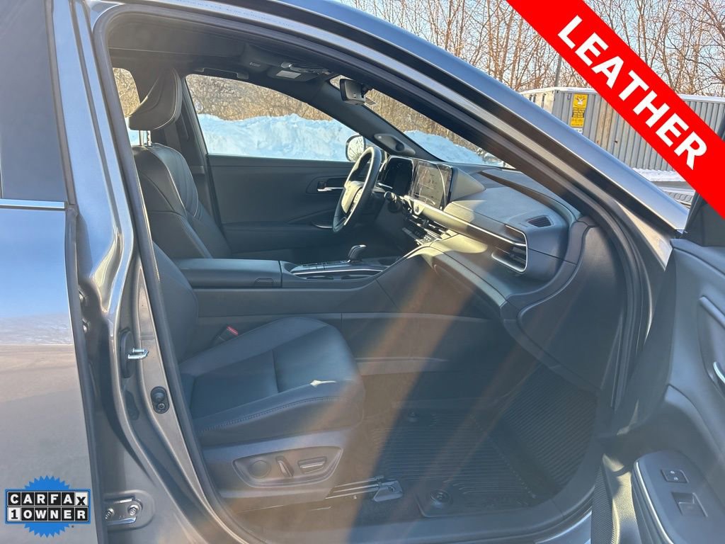 Used 2023 Toyota Crown Limited image 27