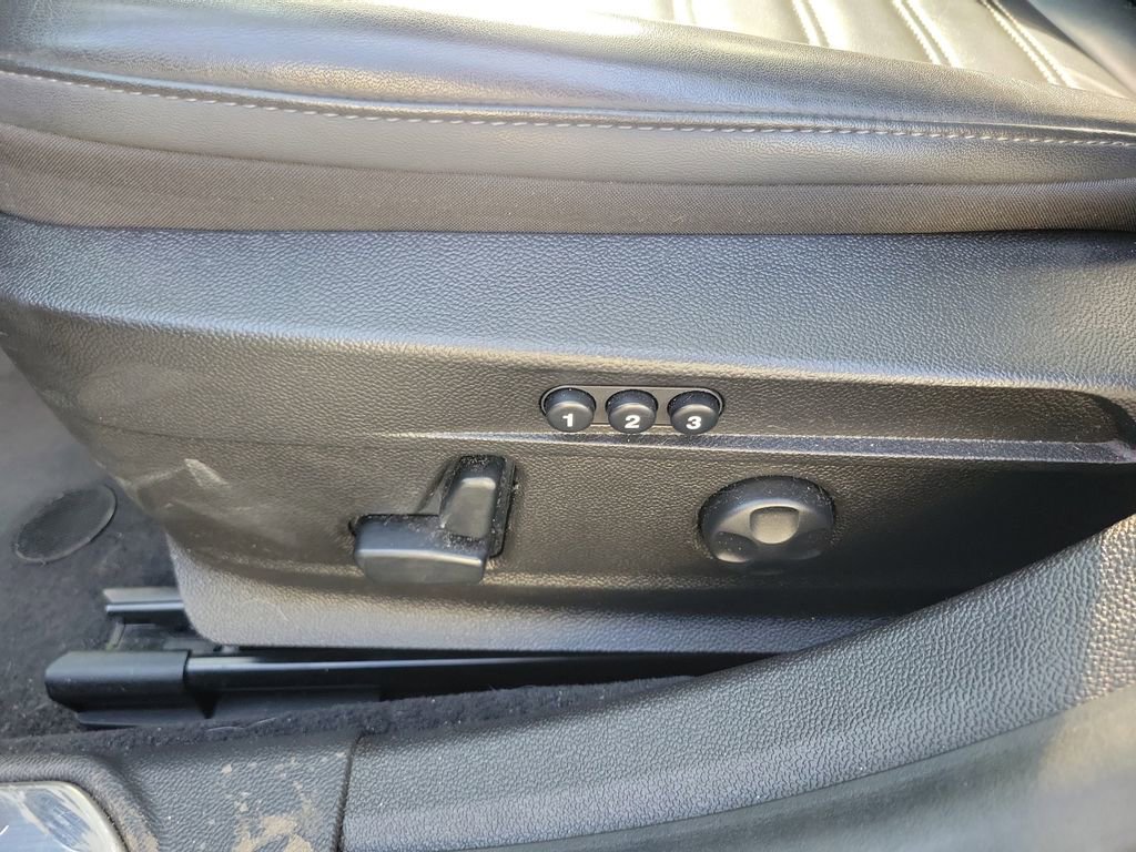 Used 2019 Alfa Romeo Giulia Ti w/ Quick Order Package 22Z Lusso image 17