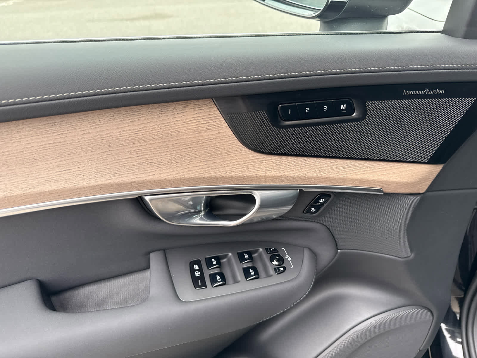 Used 2026 Volvo XC90 B6 Plus image 6