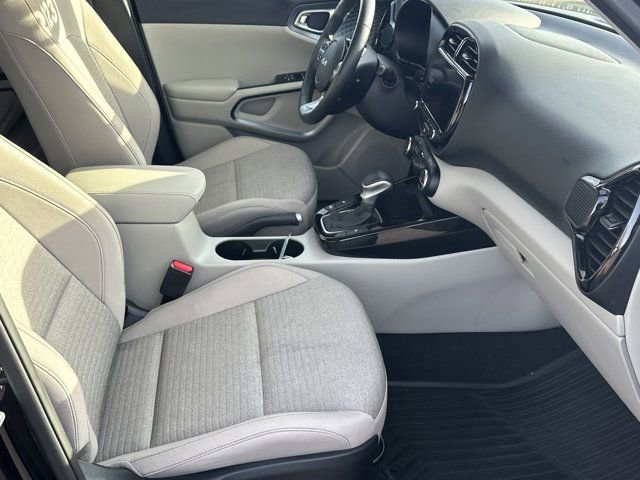 Used 2023 Kia Soul EX image 17
