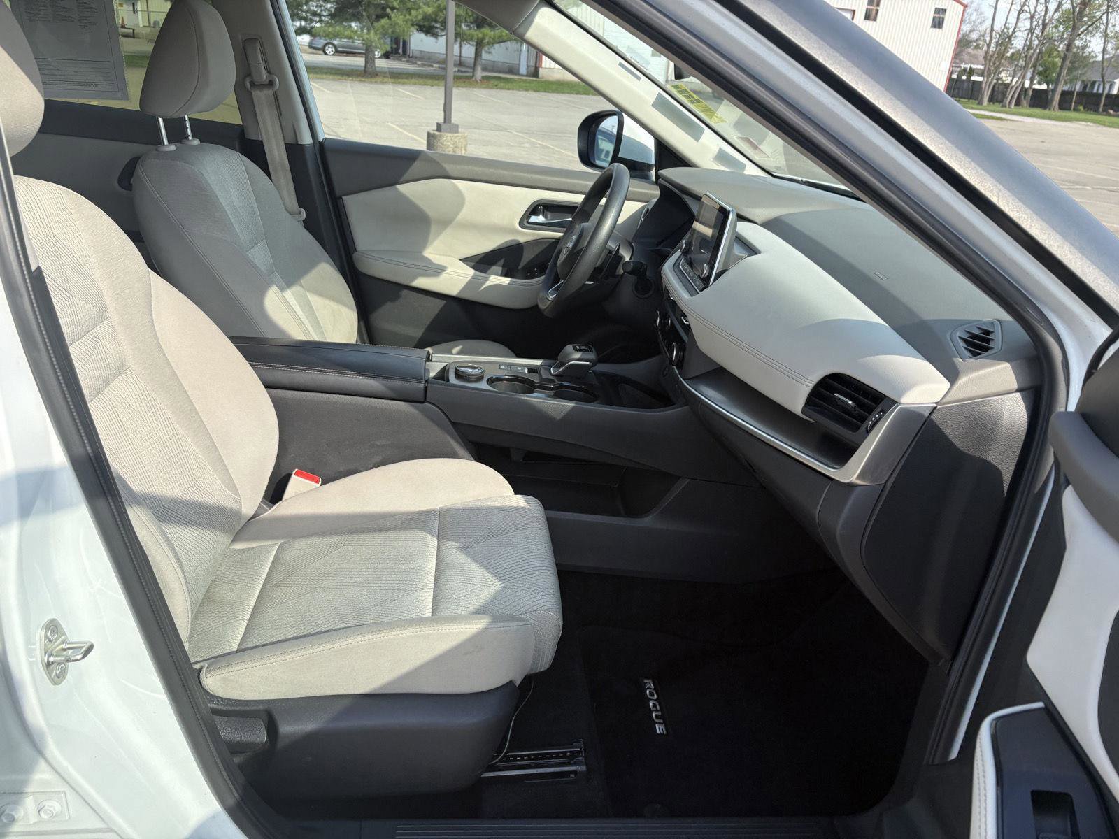Used 2024 Nissan Rogue SV image 18