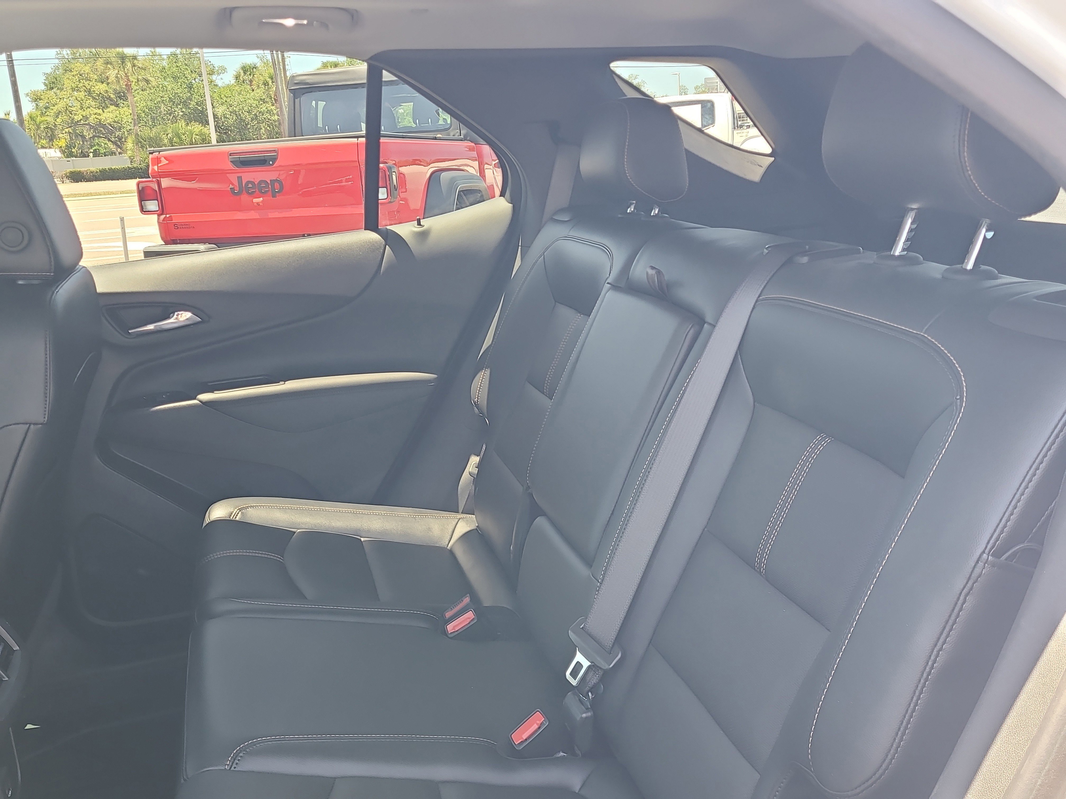 Used 2023 Chevrolet Equinox Premier FWD image 13