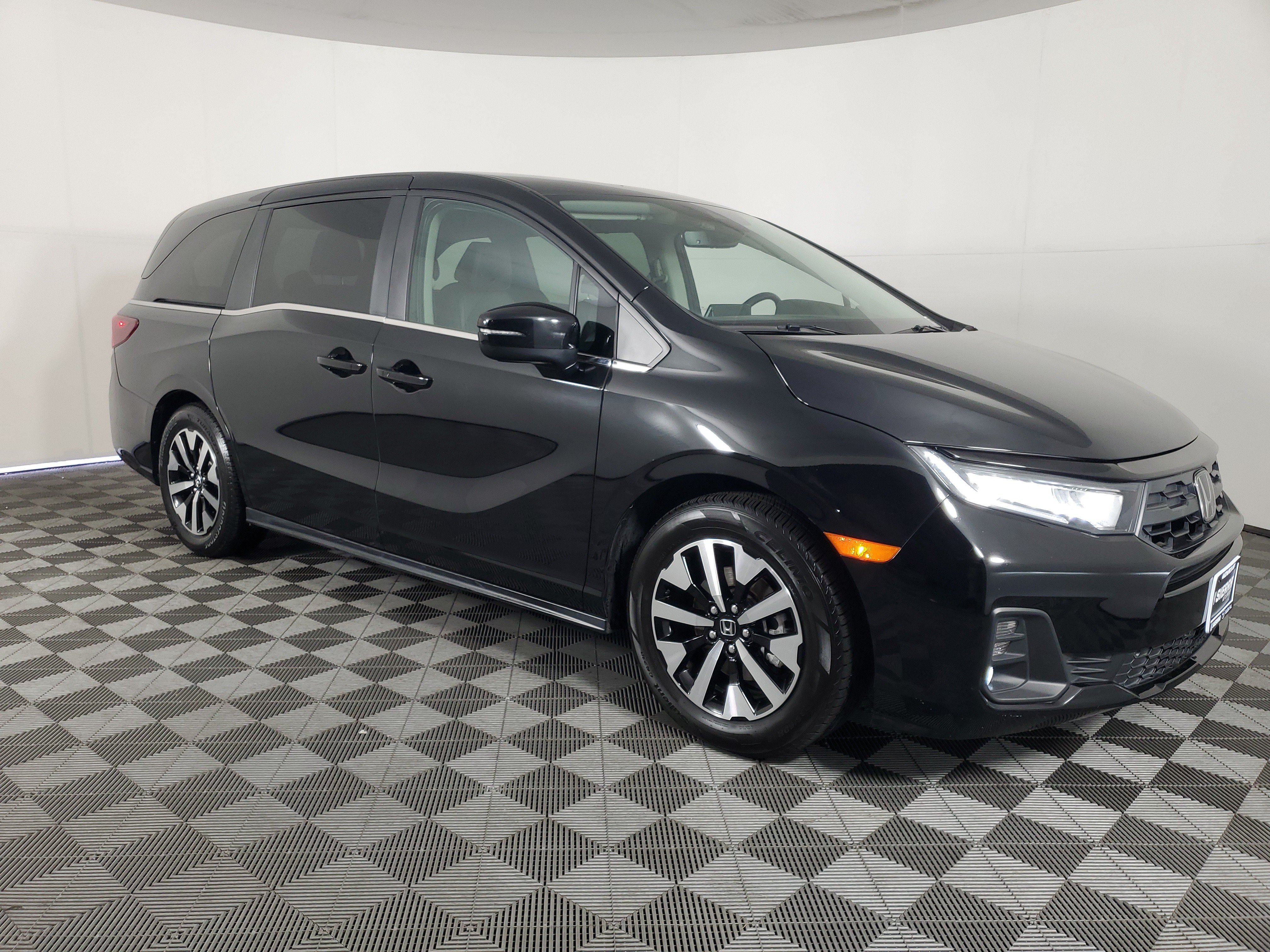 Used 2025 Honda Odyssey EX-L image 2