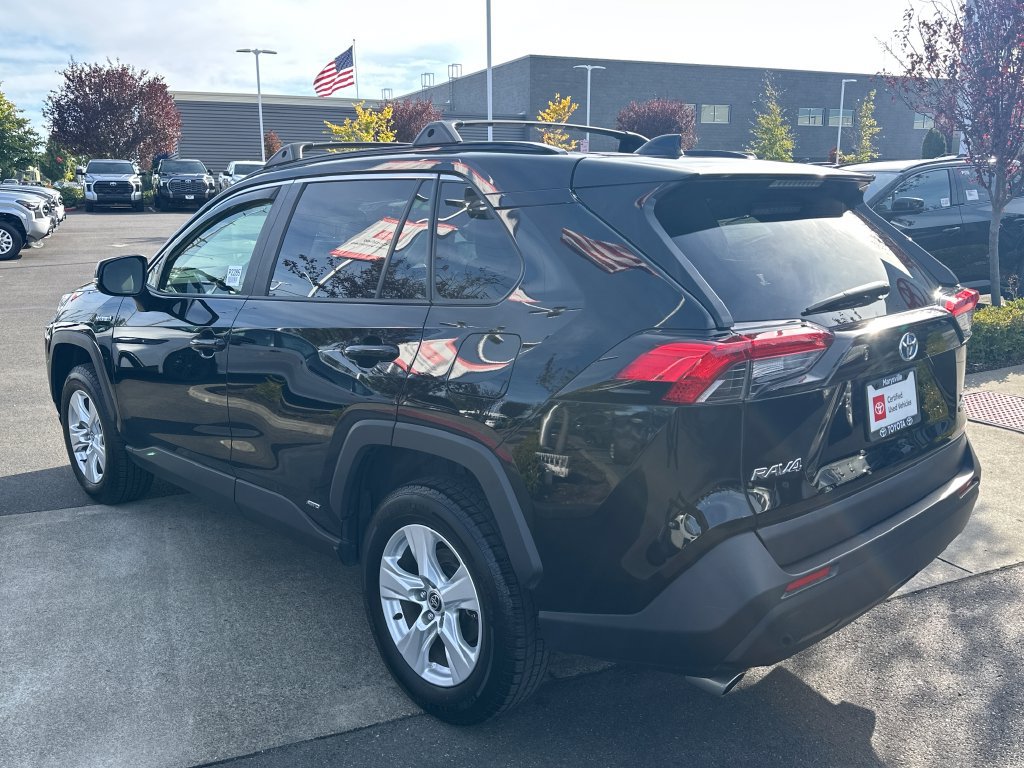 Used 2021 Toyota RAV4 XLE w/ Convenience Package AWD/4WD image 3