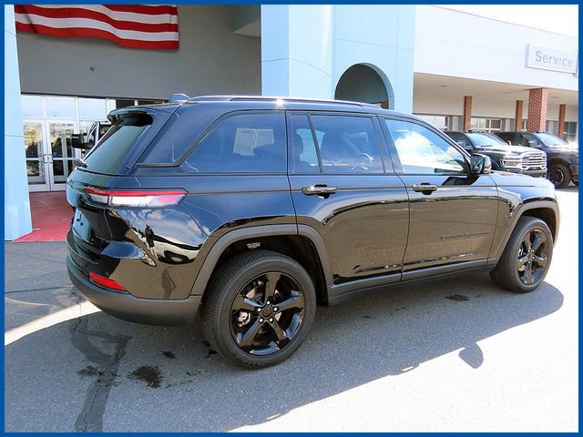 Used 2023 Jeep Grand Cherokee Altitude AWD/4WD image 8