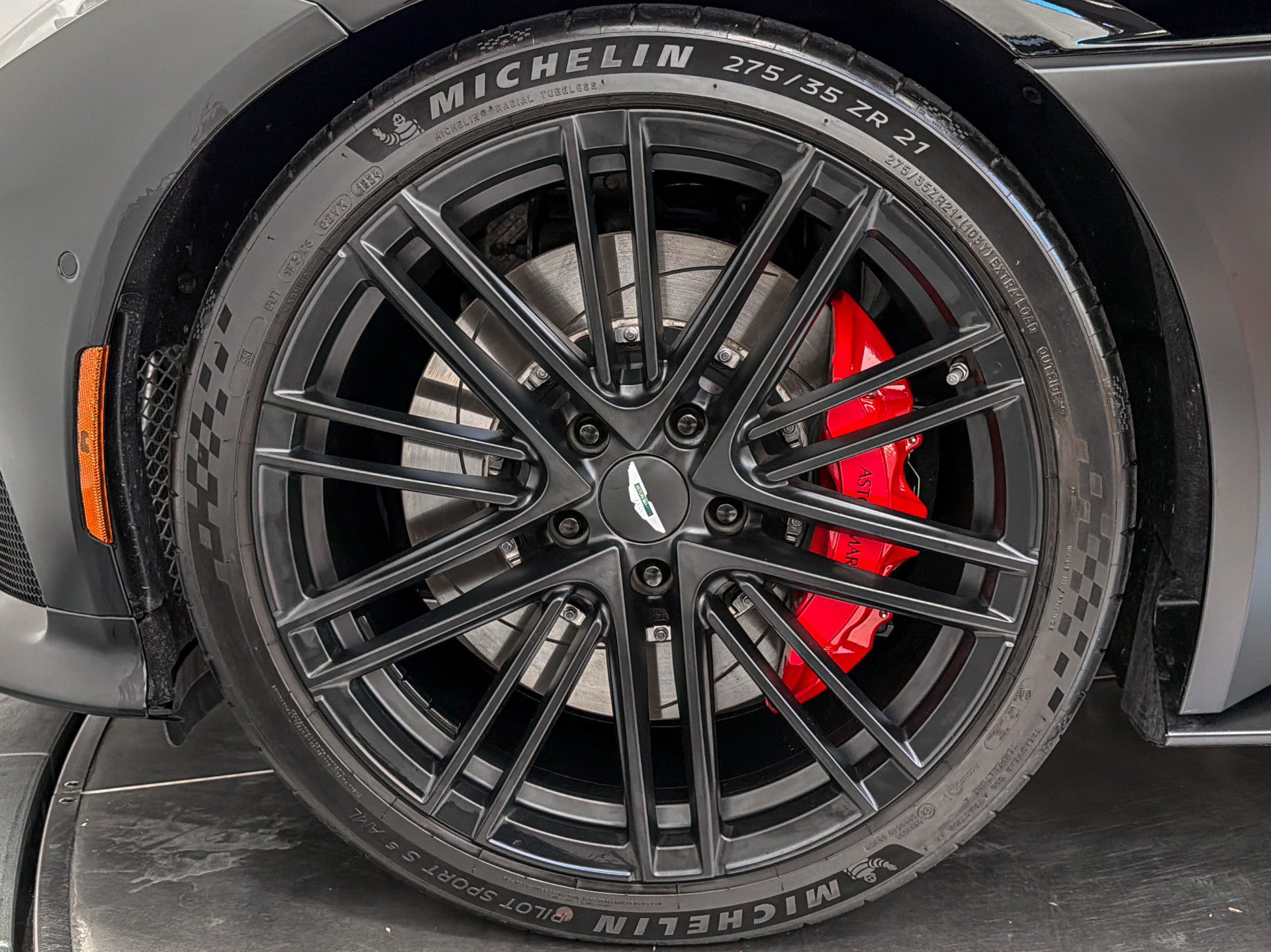 Used 2025 Aston Martin DB12 Coupe RWD image 10