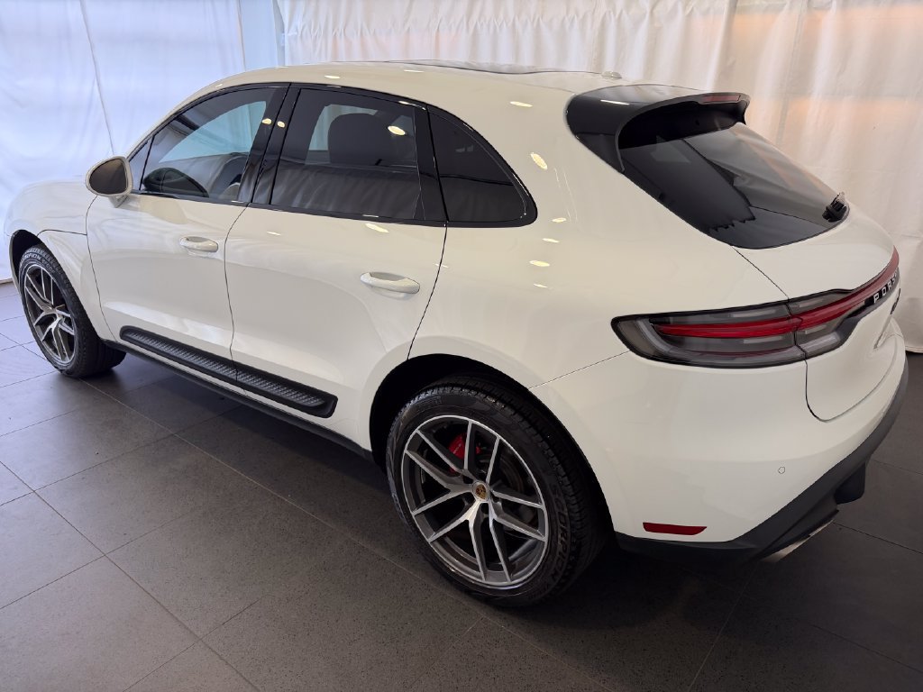 Certified 2022 Porsche Macan S AWD/4WD image 3