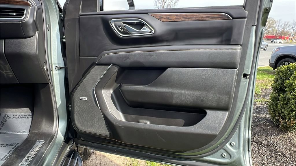 Used 2023 Chevrolet Suburban Premier image 10