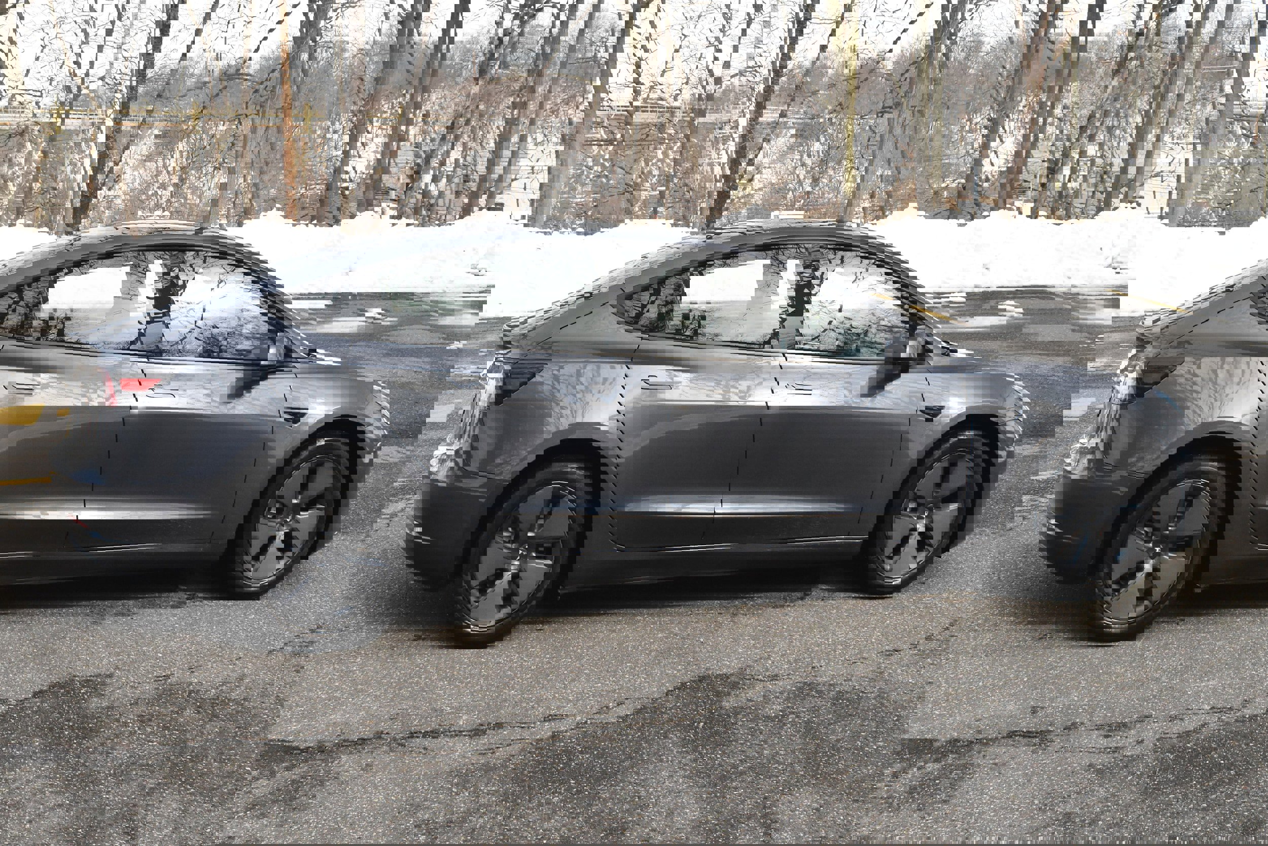 Used 2023 Tesla Model 3 Standard Range image 9