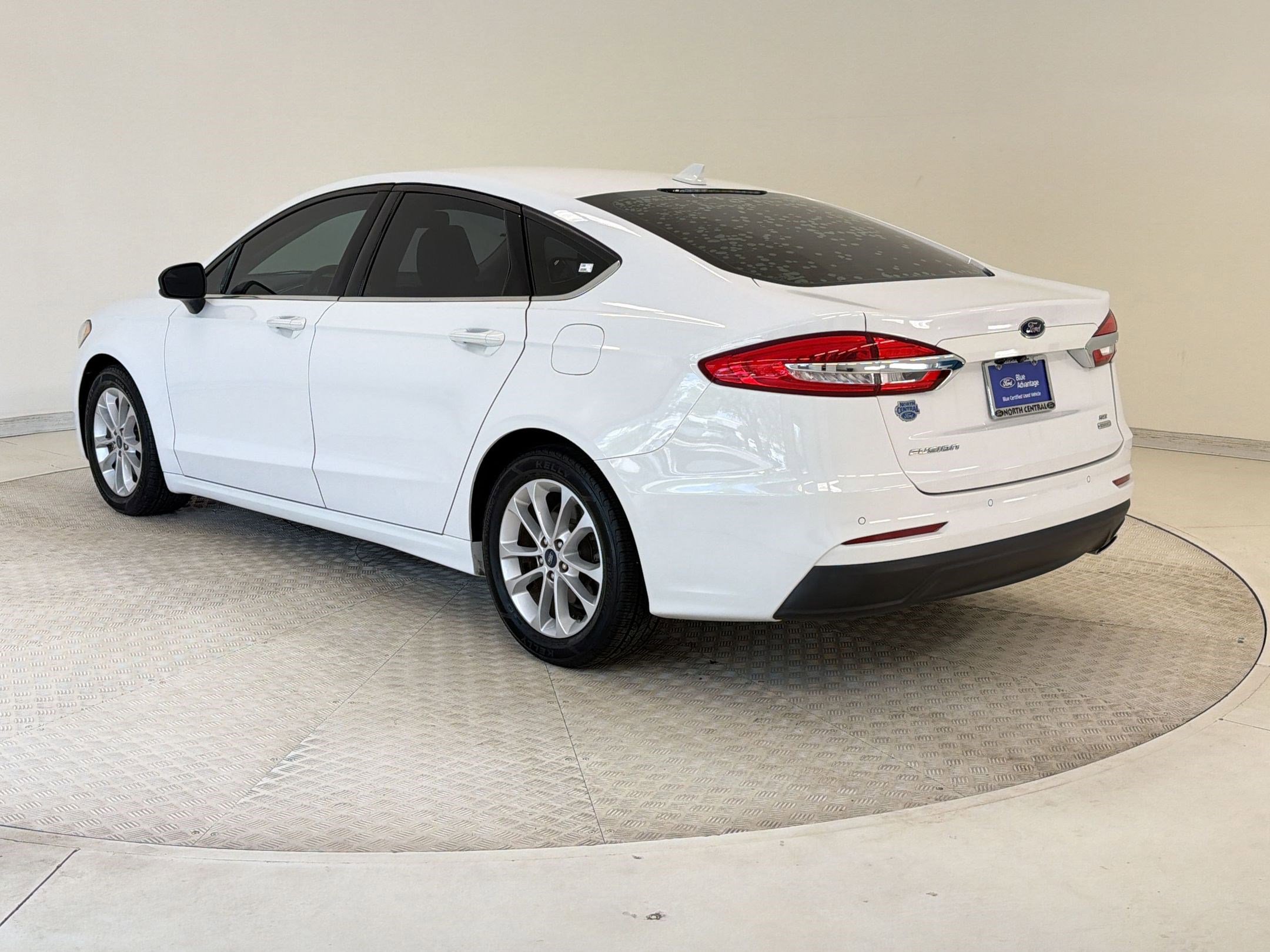 Certified 2020 Ford Fusion SE image 3