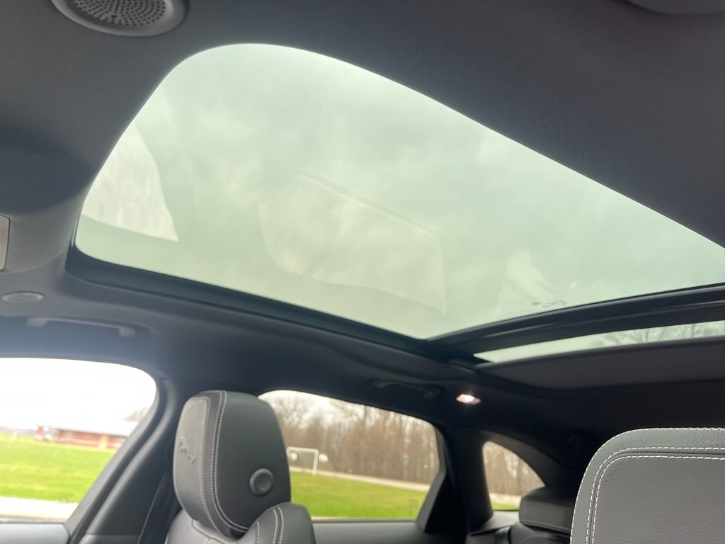 New 2026 Jaguar F-PACE R-Dynamic S AWD/4WD image 17