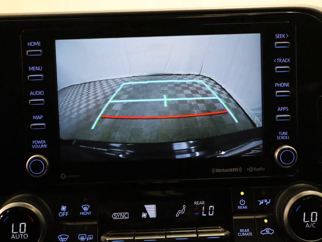 Used 2021 Toyota Highlander XLE FWD image 12