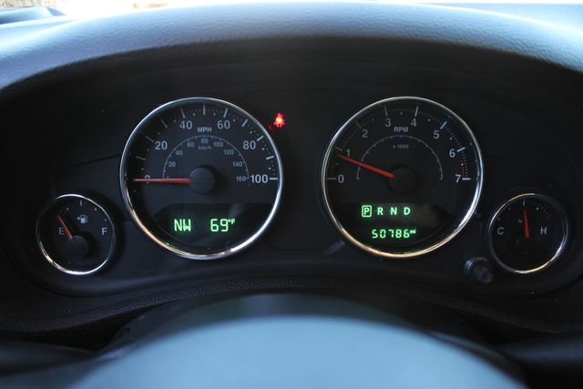 Used 2018 Jeep Wrangler Unlimited Sahara AWD/4WD image 9