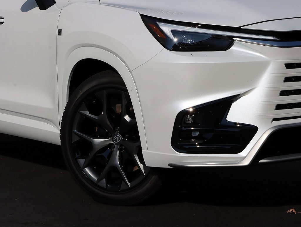 New 2026 Lexus TX 500h AWD image 3