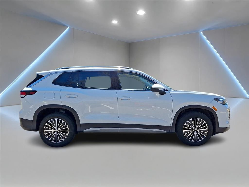 Certified 2025 Volkswagen Tiguan S w/ 18" Wheel Package image 4