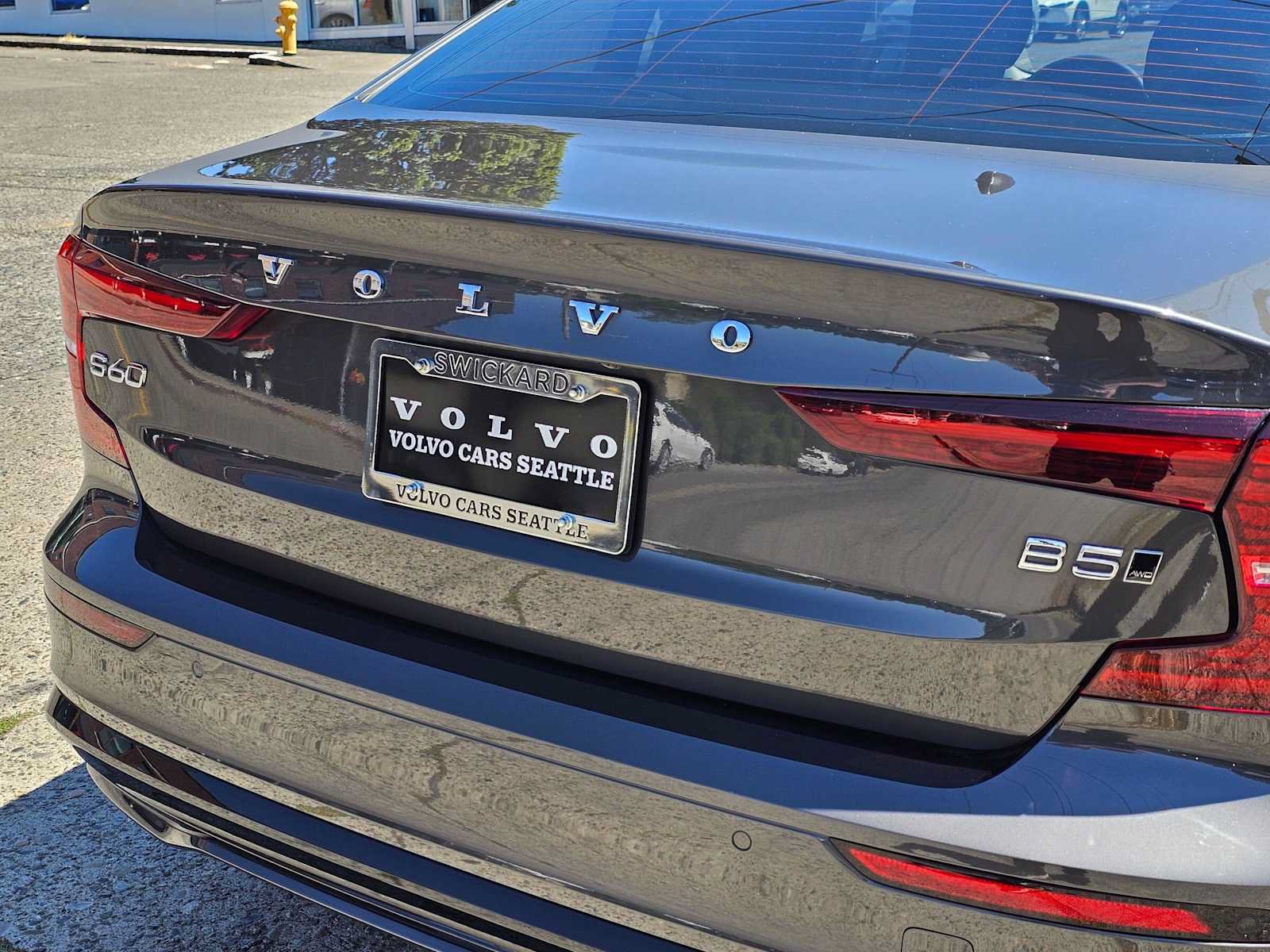 Certified 2024 Volvo S60 B5 Plus AWD/4WD image 14