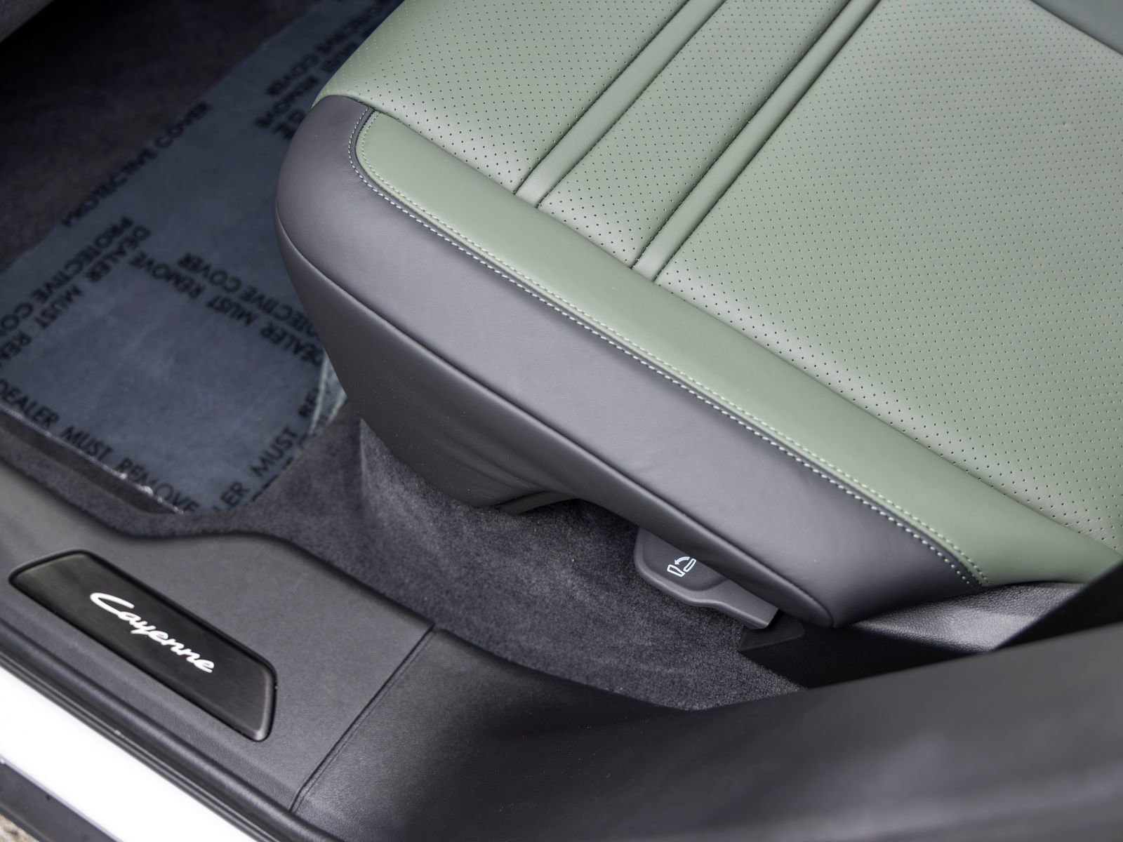 Certified 2024 Porsche Cayenne Coupe image 46