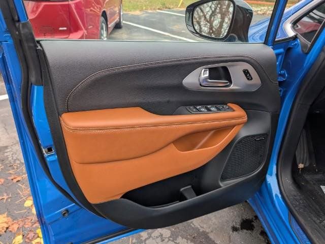 New 2026 Chrysler Pacifica Pinnacle image 9