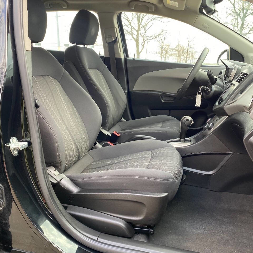 Used 2016 Chevrolet Sonic LT image 10