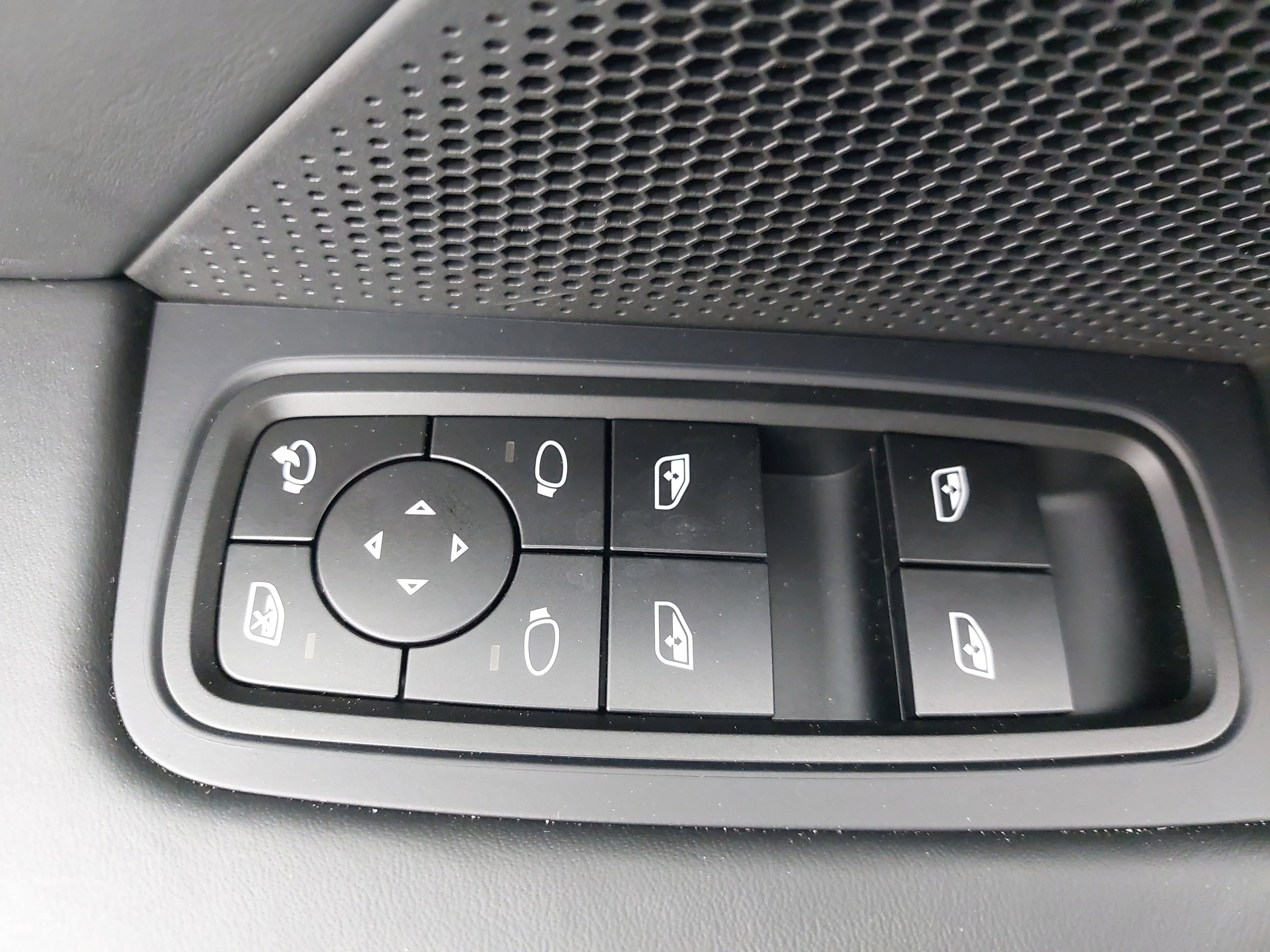 New 2025 Porsche Taycan 4S image 29