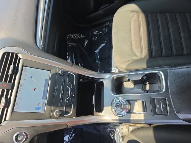 Used 2020 Ford Fusion SE FWD image 25