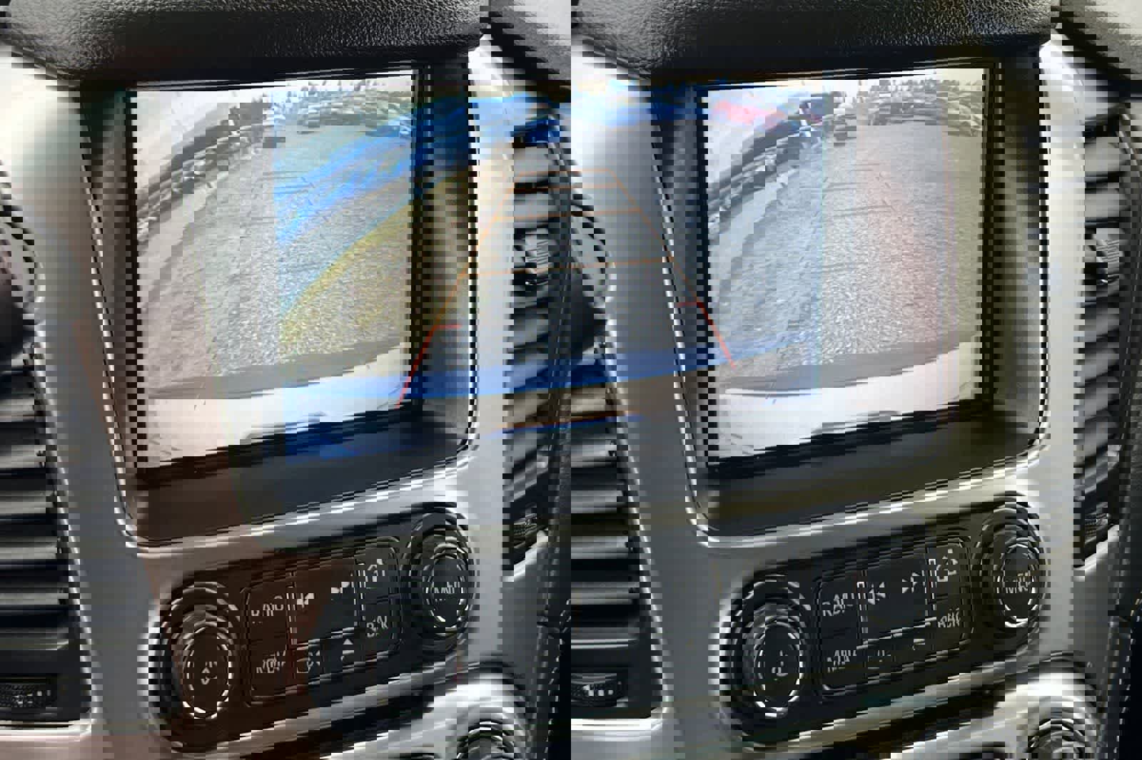 Used 2019 Chevrolet Suburban LT image 26