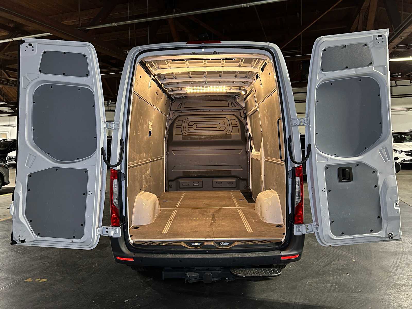 Used 2025 Mercedes-Benz Sprinter 2500 image 18