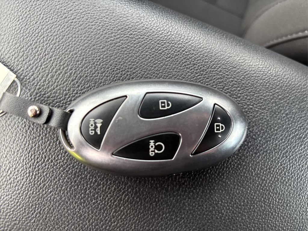 Certified 2025 Hyundai Elantra Sport image 32