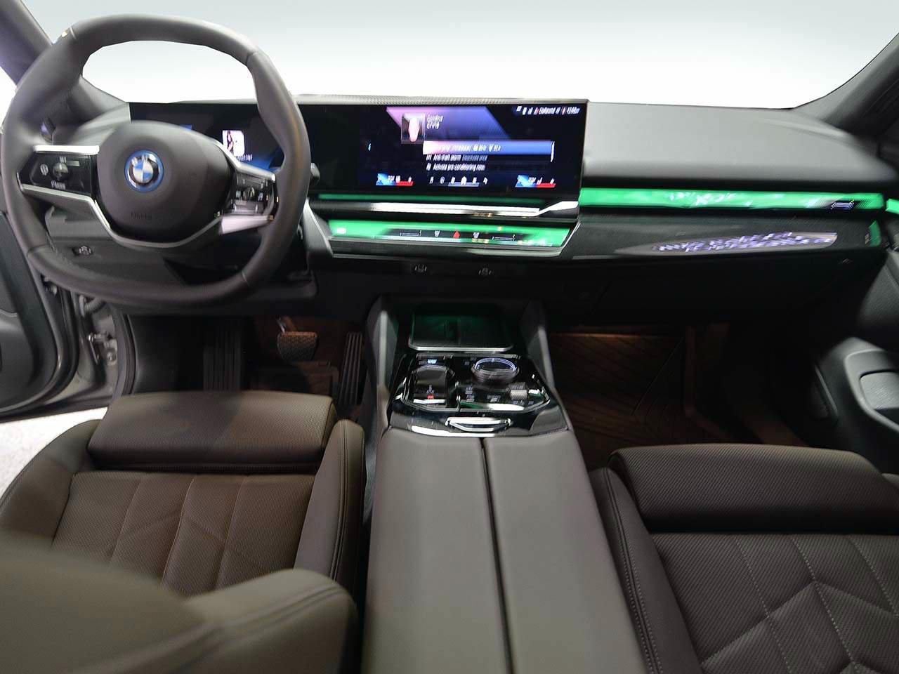 Used 2026 BMW i5 eDrive40 w/ Premium Package RWD image 13