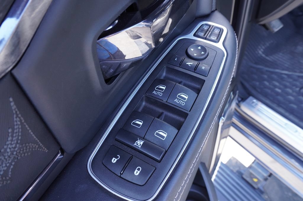 Used 2024 RAM 3500 Limited AWD/4WD image 16